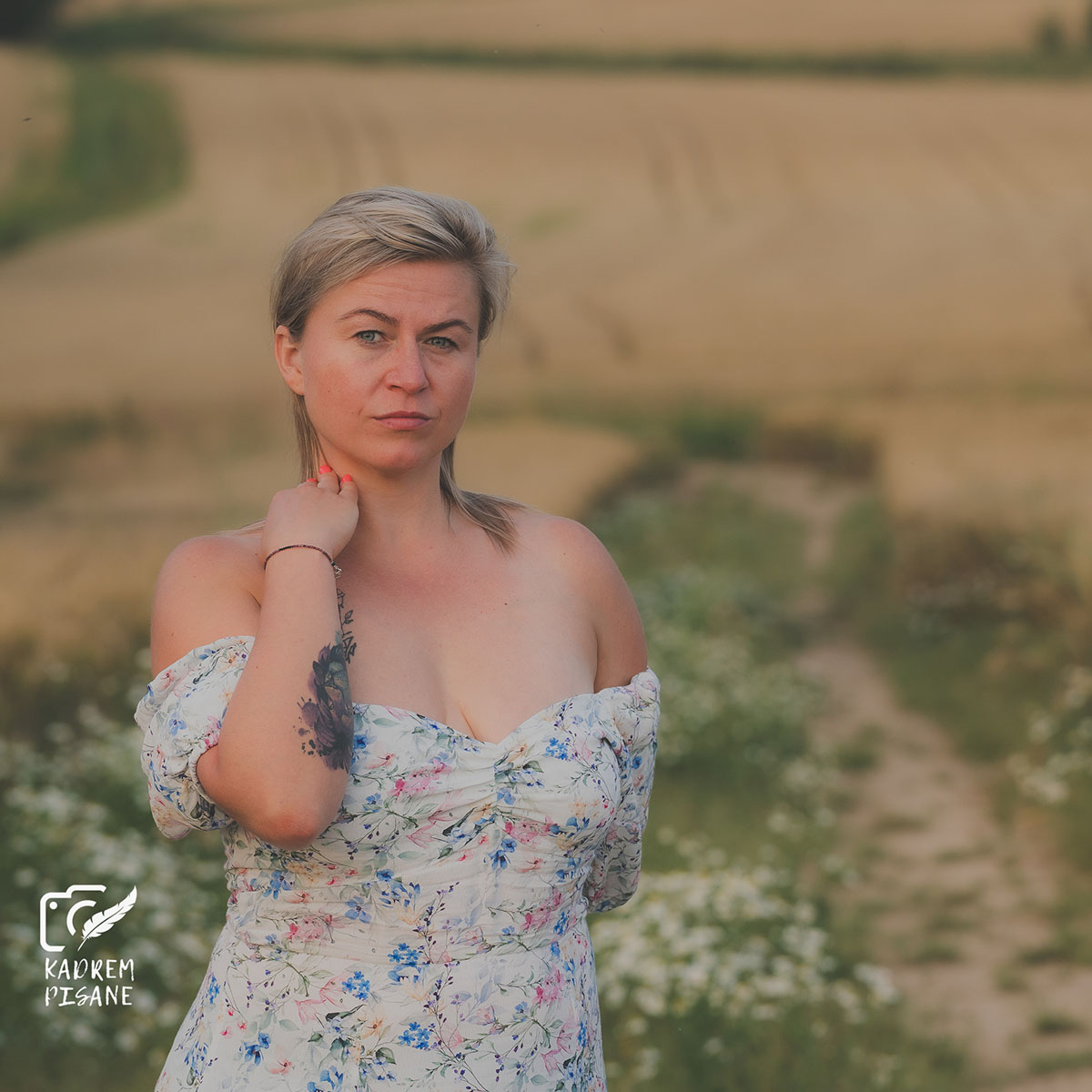 sesja w zbożu sensualna