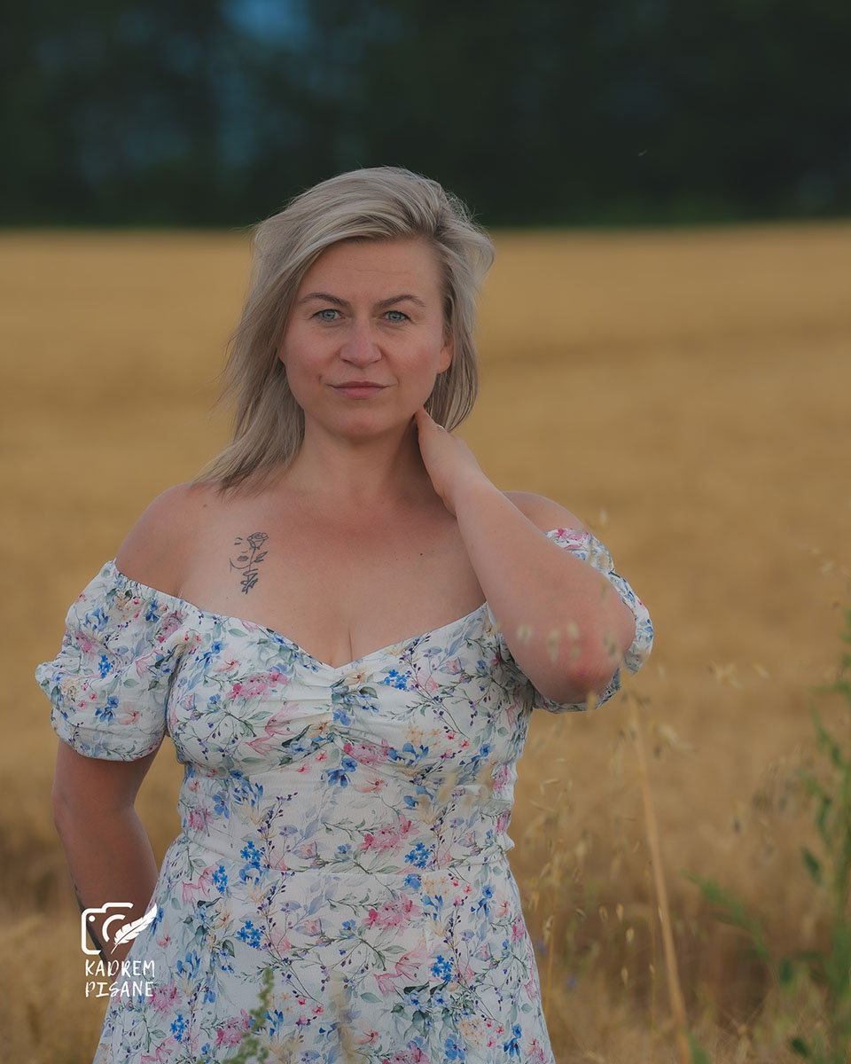 sesja sensualna w zbożu