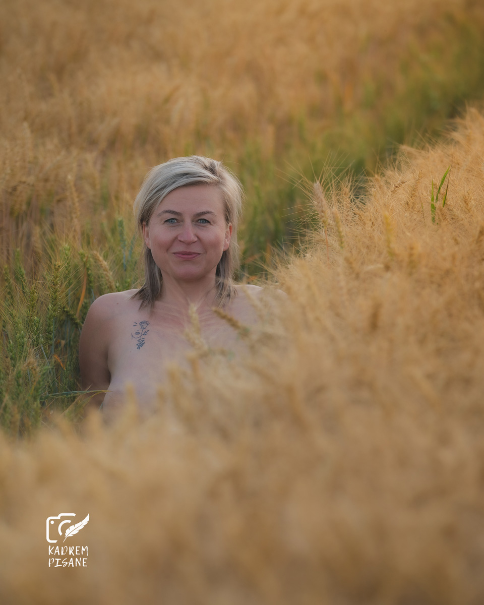 sesja sensualna w zbożu